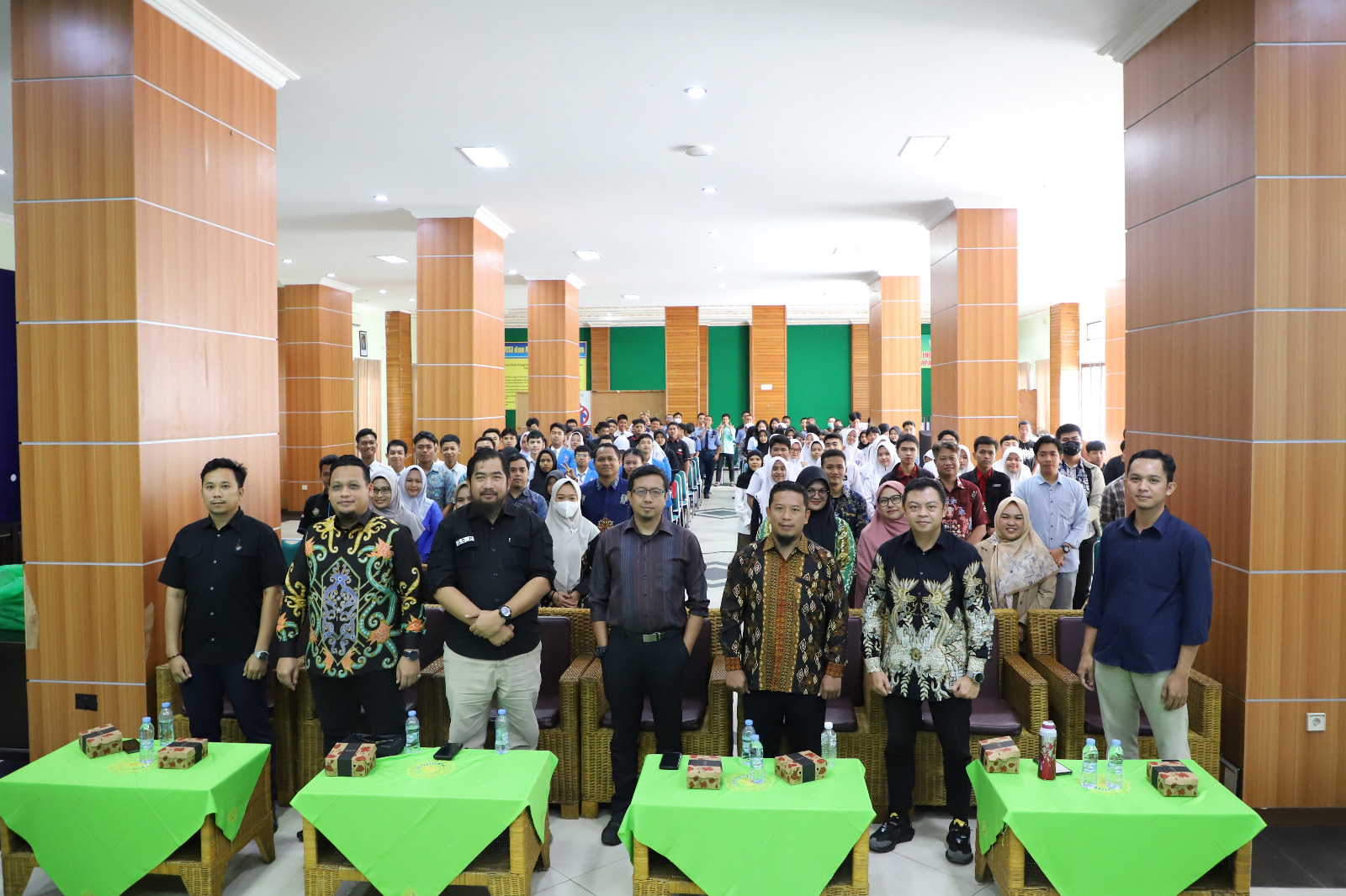 FBIT UMPR LAKSANAKAN WORKSHOP UPGRADE DIRI DI ERA GLOBALISASI ...